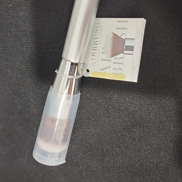 iT Makeup Brush for Liquid, Powder & Cream Foundation. - Picture 4 of 6